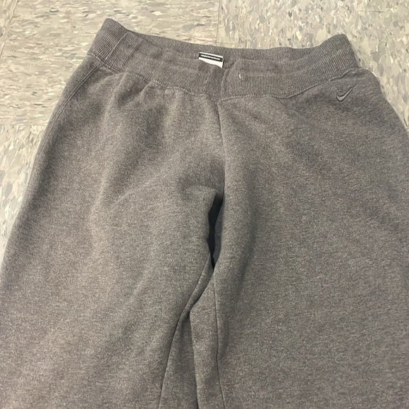 ⭐️⬇️ Nike Grey Sweatpants - Picture 5 of 8